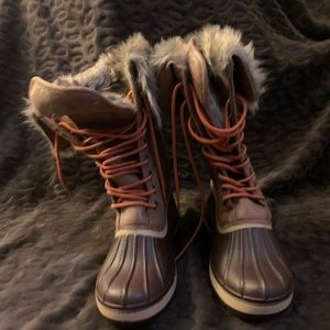 Snow boots